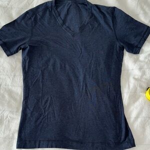 Bundle of TWO men’s Lululemon slim tshirts - M